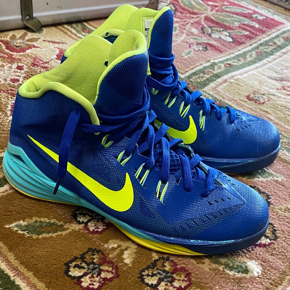 Nike Hyperdunk sneaker 7Y